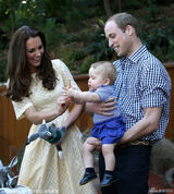 组图：威廉王子一家三口登封面 王子谢顶遭植发