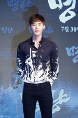 组图：朴有天李钟硕秀智等助阵《鸣梁》