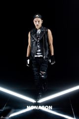 组图：BB太阳携CL拍写真 变暗黑骷髅魔王