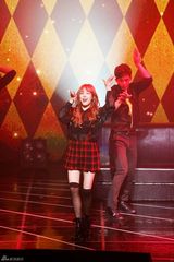 独家：少女时代TTS热辣献唱 下叉劈腿秀舞功