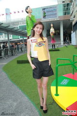 组图：吴千语否认监视男友林峰 爱荡秋千谈心