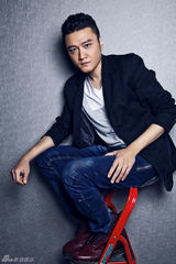 组图：郭鹏曝型男写真 眼神深邃展硬汉气质