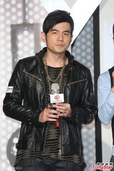 组图：周杰伦证实明年前结婚 称想生个小周杰伦