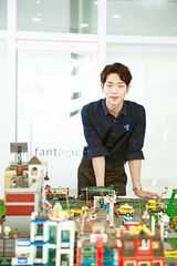 组图：对话韩国鲜肉徐康俊 展阳光笑颜