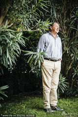 组图：《寒鸦雀静》导演罗伊安德森林中拍写真