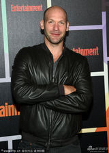 组图：吸血鬼妮娜秀性感 《权力游戏》群美争艳