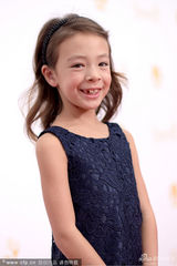 组图：童星奥布里-安德森-埃蒙斯亮相红毯