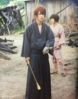 组图：《浪客剑心》佐藤健“拿什么都帅”系列