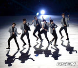 组图：EXO献唱亚运会 卖力歌舞点燃全场