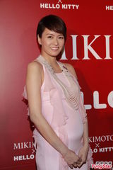 组图：梁咏琪陈茵媺同当孕妇 齐怀3个半月宝宝