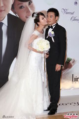 组图：焦恩俊迎娶旧爱林千钰 被整要求吻伴郎