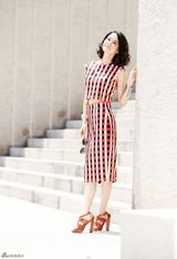 组图：刘滢炫彩街拍 魅惑性感不断突破自我