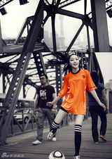 组图：甘婷婷世界杯主题大片 释放自我青春活力