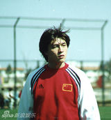 前国脚张玉宁近照曝光 足球健将英俊不再