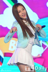 组图：Super Junior凭新歌再夺冠 利特举奖杯喜笑颜开