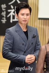 组图：《秘密之门》发布会 韩石圭等低调亮相