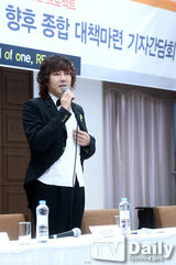 组图：韩星金长勋望组建民间心理治疗组织