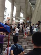 组图：网曝姚笛片场照 全程黑脸要求清场