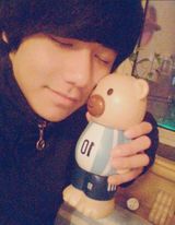 组图：清华校草李润东走红 女妆照生活照颜值爆表