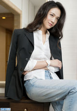 组图：汤唯自然率真大片 坦言减法生活快乐