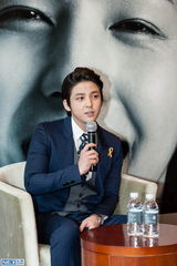 独家高清：金起范上海会粉丝 回归歌手身份催泪