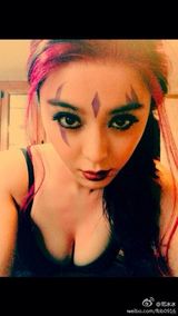 组图：范冰冰晒X战警花絮照 绿色瞳孔吸睛十足