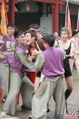 组图：《流氓皇帝》周丽淇配对马国明不怕吃醋