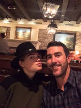 组图:抖奶超模凯特-阿普顿与艳照男主角写真 被摸胸尺度大