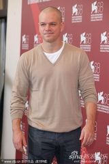 组图：格温妮丝·帕特洛亮相《传染病》记者会 