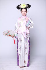 组图：谢娜变小主何炅演太监 大张伟扮年画娃娃