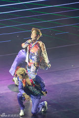 组图：神话北京开唱全场超High 玟雨哽咽含泪