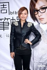 幻灯图：周笔畅现身台湾 新造型亮相粉丝大赞