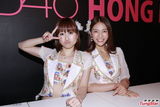 组图：AKB48两成员访港 碎花短裙清新甜美