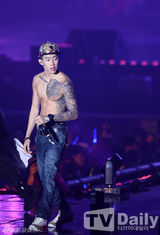 组图：朴宰范INFINITE等热唱PEPSI演唱会