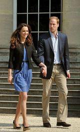 高清图：威廉凯特婚后首亮相 牵手度周末暂缓蜜月