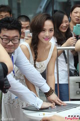 组图：黄晓明帅气走红毯 张馨予黄西装亮眼