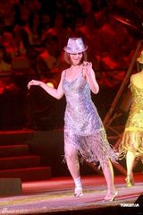 幻灯图：蔡少芬张晋秀恩爱 朱茵包裹严实出席活动 