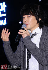 组图：韩星金长勋发售第十张专辑《Adieu》