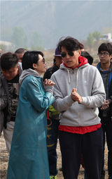 组图：许晴《来势凶猛》 女地主扮相首曝光