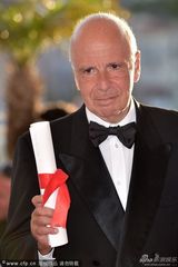 组图：评委会大奖诞双黄蛋 25岁导演多兰落泪