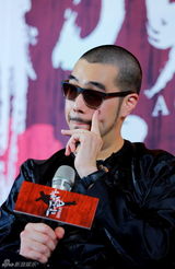 组图：《黄飞鸿》发国际版海报 水墨风混搭美漫