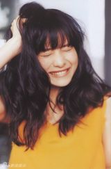 组图：日星石原里美揉头发斗鸡眼微笑频卖萌