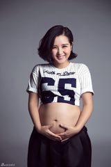 组图：何洁孕照写真曝光 最美孕妇甜蜜待产