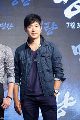 组图：朴有天李钟硕秀智等助阵《鸣梁》