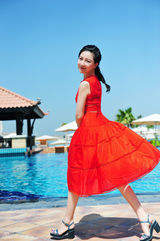 组图：刘梓妍旅行写真曝光 海边秀曼妙身姿