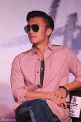 组图：《一生一世》谢霆锋高圆圆默契着情侣服