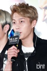 组图：《X战警》韩国试映 BEAST搞怪助阵