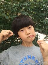 组图：张天天露出板牙九连拍 萌化网友没商量