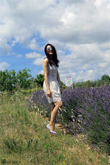 组图：高圆圆欧洲街拍曝光 多样搭配诠释百变美