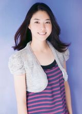 组图：彩虹女神上野树里泳装写真侧脸似王菲